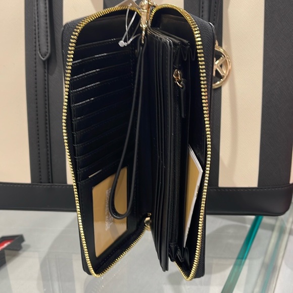 MICHAEL KORS JST 
Leather Continental Wristlet Phone Case Wallet
Black Multi
NWT - Picture 16 of 16